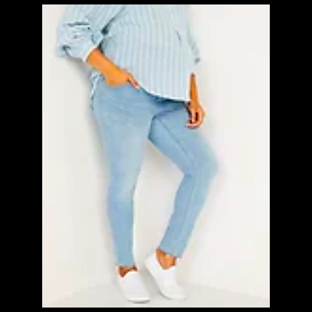 Old Navy Maternity Full-Panel Rockstar 360° Stretch Super Skinny Cut-Off Jeans